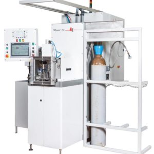 Leak testing machine using helium gas tracer