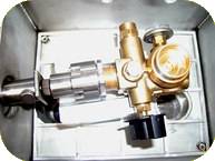 Medical valve tightness control system